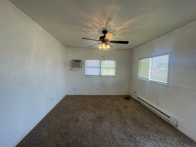Building Photo - 2 bedroom / 1 bath, W/D connections