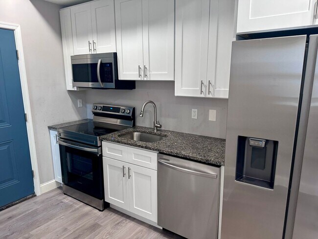 Building Photo - 1530 N Sydenham St