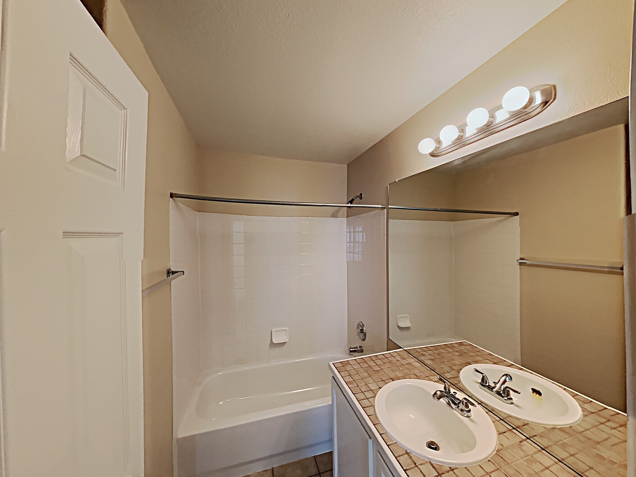 Building Photo - 10379 Ravenswood Way