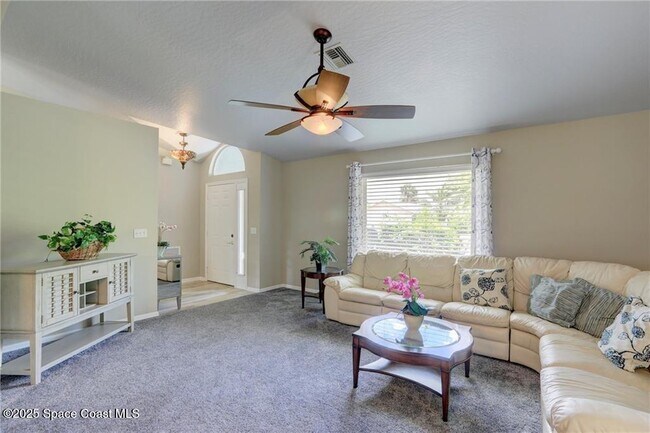 Building Photo - 562 Rolling Hill Dr