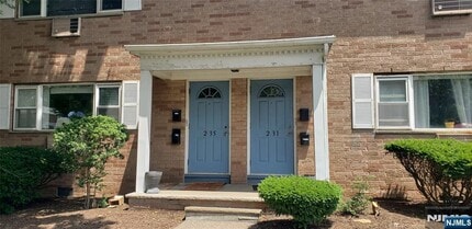 Building Photo - 2-31 Virginia Dr-B-B