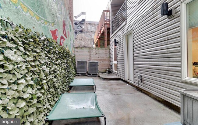 Building Photo - 1206 N Orianna St