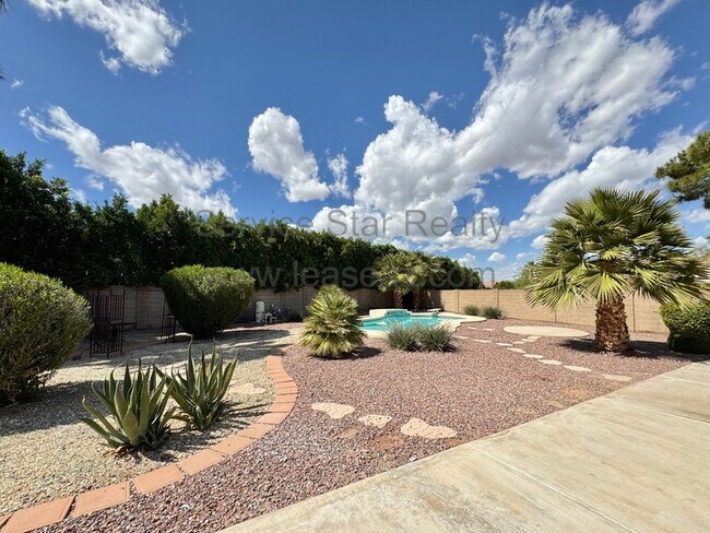 Building Photo - 2120 S Navajo Way