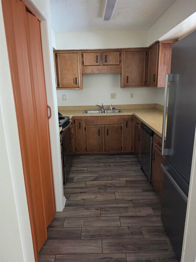 Building Photo - 2364 Tina Dr