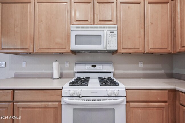 Building Photo - 6572 Shooting Star Way