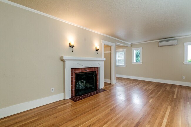 Building Photo - 1029 NE 31st Ave