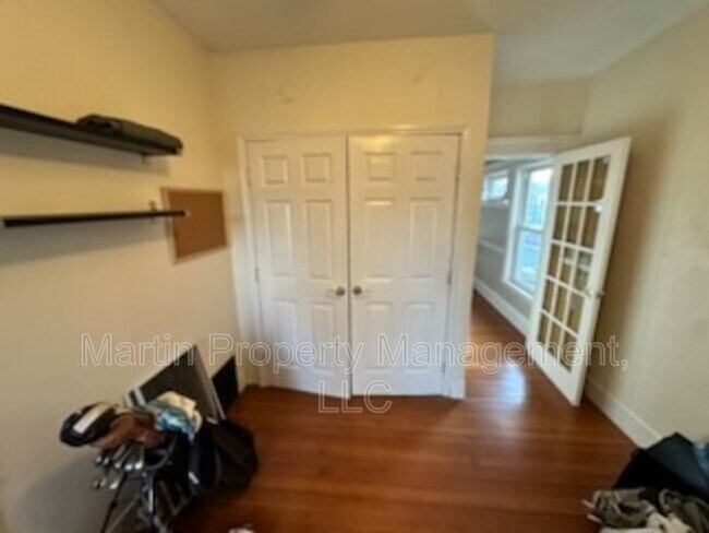 Building Photo - 24 Cushing St