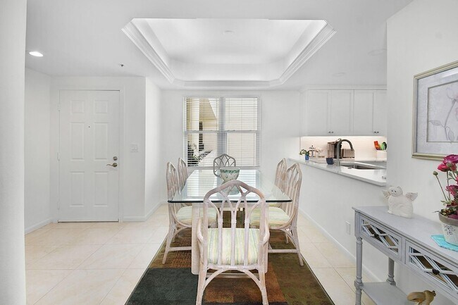 Building Photo - 221 NE Plantation Rd