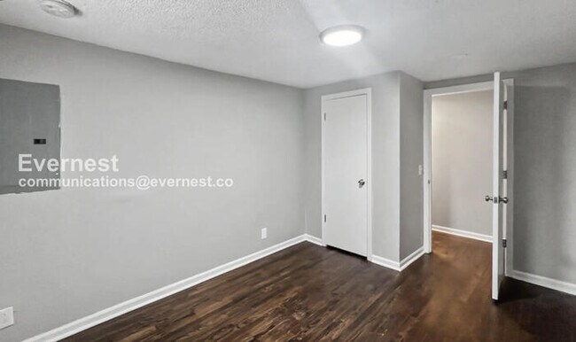 Building Photo - Spacious 3-Bedroom Home with Deck and Modern Appliances