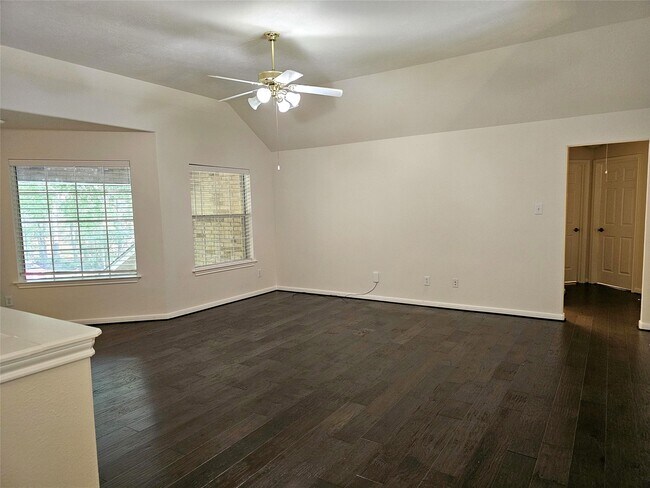 Building Photo - 98 W Knightsbridge Dr