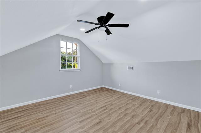 Building Photo - 323 W Cherry St