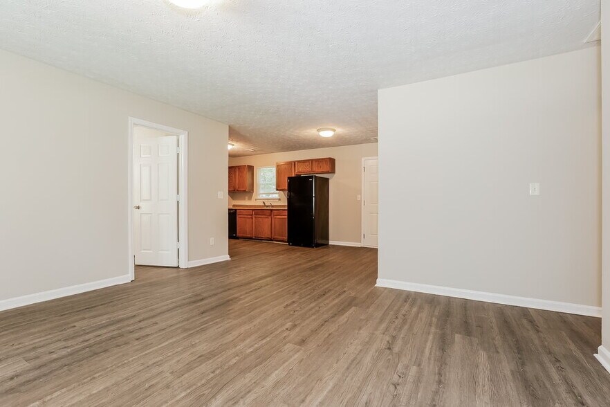 Building Photo - 6125 Pineneedle Dr SW