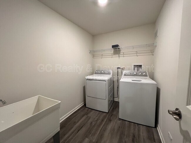 Building Photo - 594 Cimmaron Cir