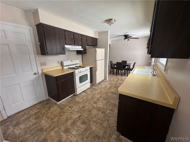 Building Photo - 10035 Creek Rd