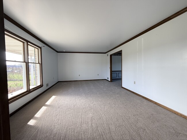 Building Photo - 157 Shade Rd