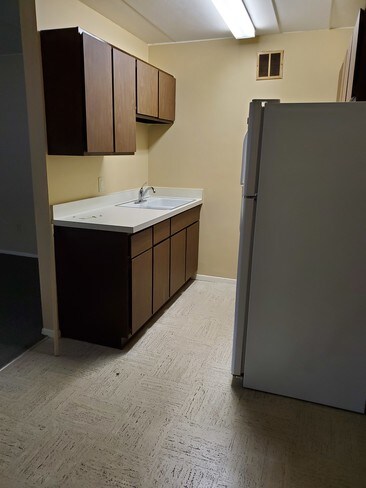 Building Photo - Velvel Apartments 3rd Floor available