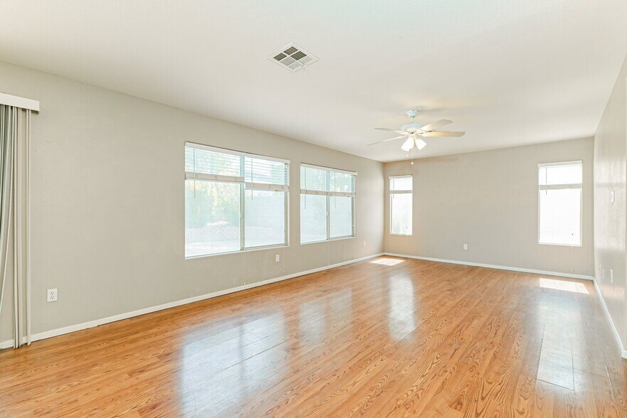 Building Photo - 1096 Pincay Dr