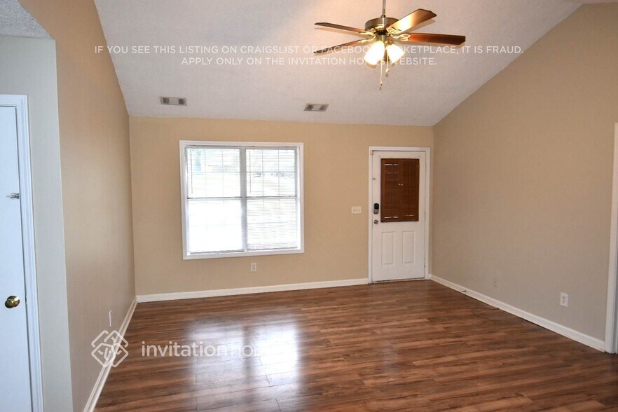 Building Photo - 443 Linda Ln