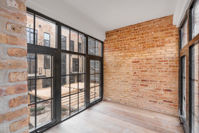 Building Photo - 1810 N Wells St