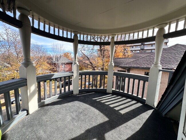 Building Photo - ~November's Rent FREE~ Gorgeous top-floor ...