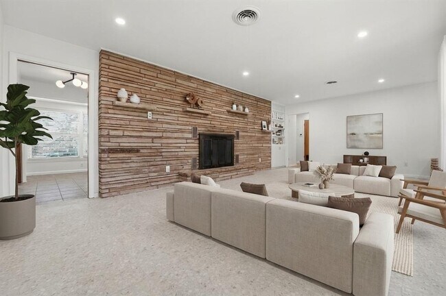 Building Photo - 502 Sunrise Cir