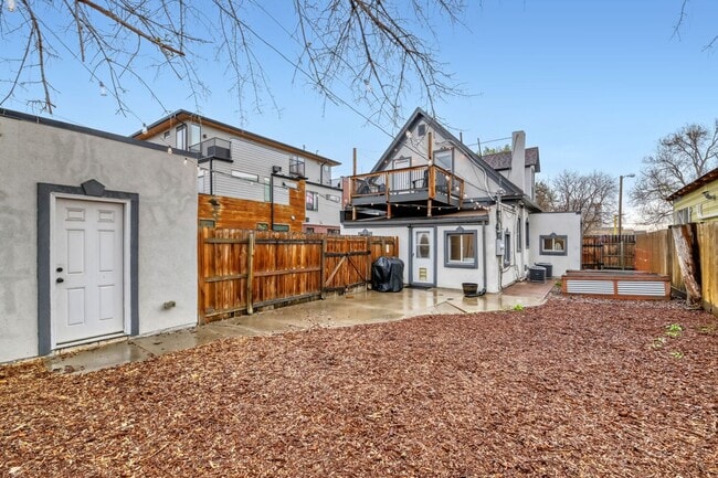 Building Photo - Updated Historic 5BR Near Downtown Denver & Light Rail! June Move-in Special!