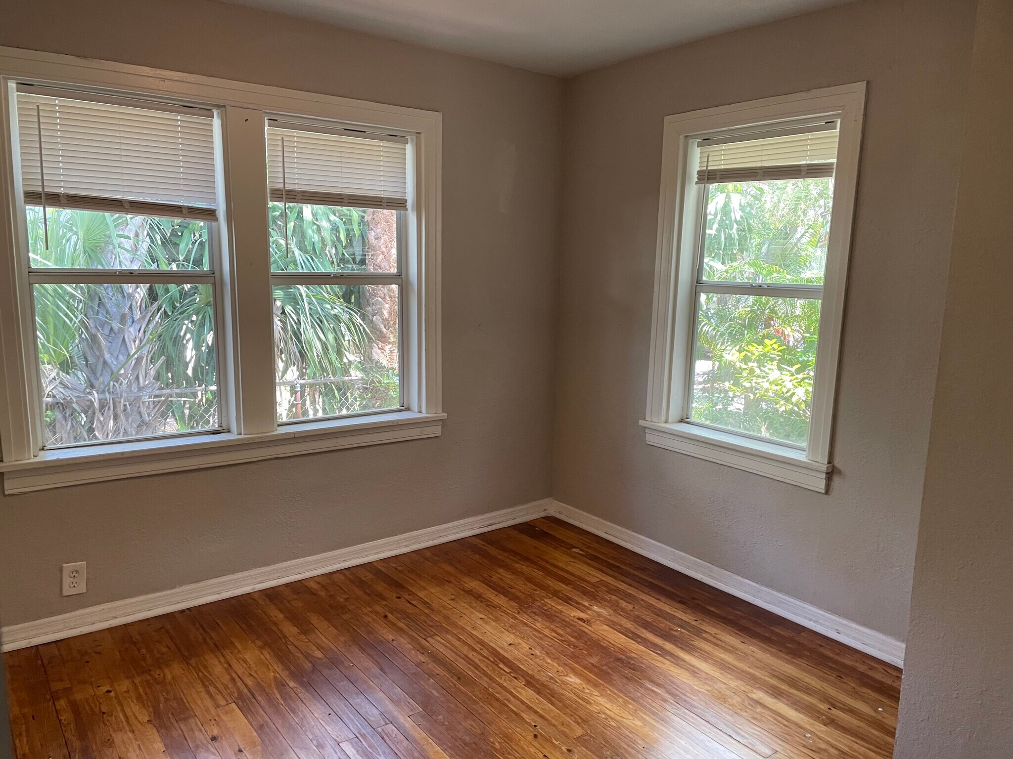 Building Photo - 873 10th Ave S