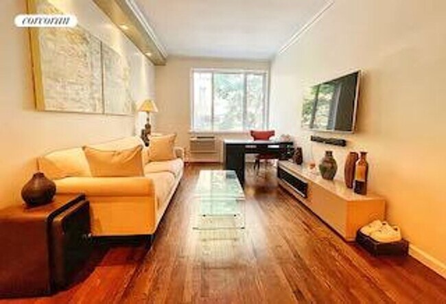 Primary Photo - 244 E 60th St