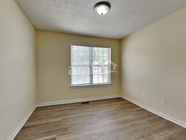 Building Photo - 3548 Grovecrest Way