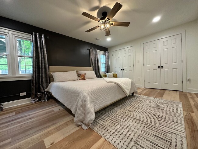 Building Photo - 3 bedroom, 2 bath, furnished Kingsport, TN