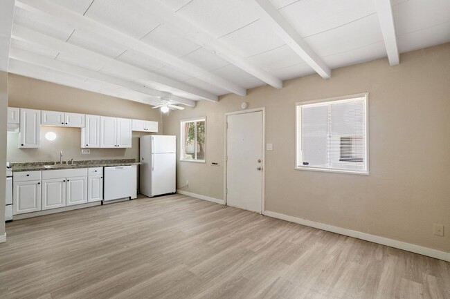 Building Photo - Spacious, Renovated 1-Bedroom Apartment in...