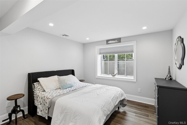 Building Photo - 47 Old Riverhead Rd