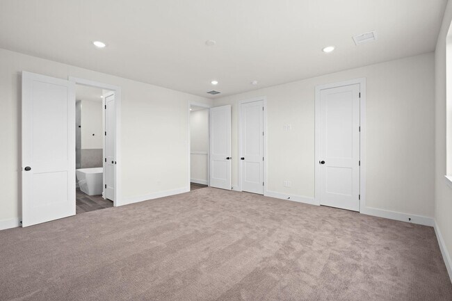 Building Photo - 3905 B Pinemont Dr