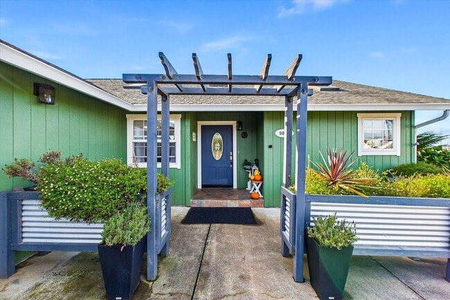 Building Photo - Custom Home on Property just outside of Eureka!