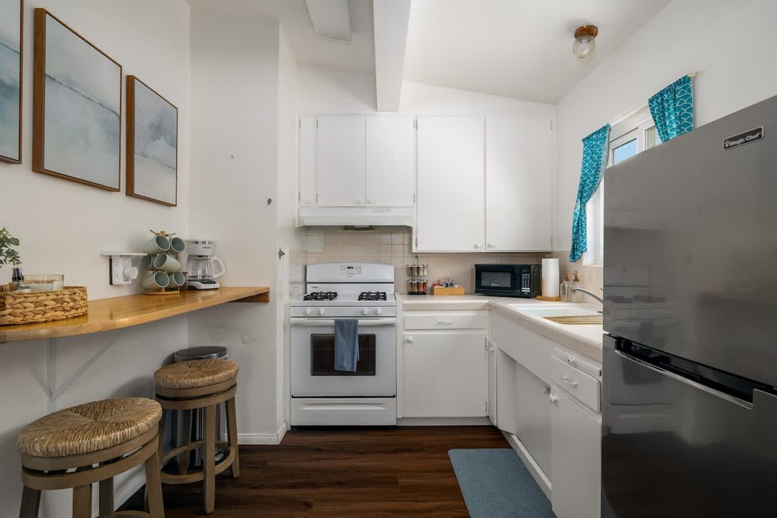 Building Photo - 4587 Saratoga Ave