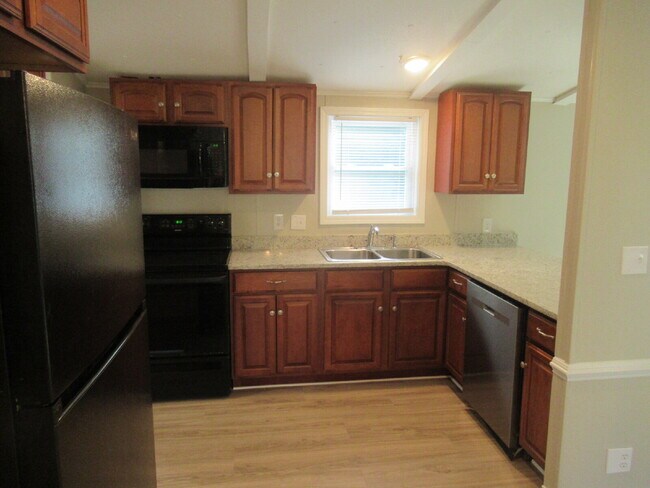 Building Photo - Move-In Ready 3-Bedroom Home in North Lincoln School District!