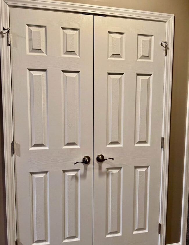 Building Photo - 85 Forest Ave