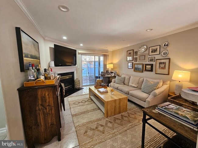 Building Photo - 101 Treymore Ct