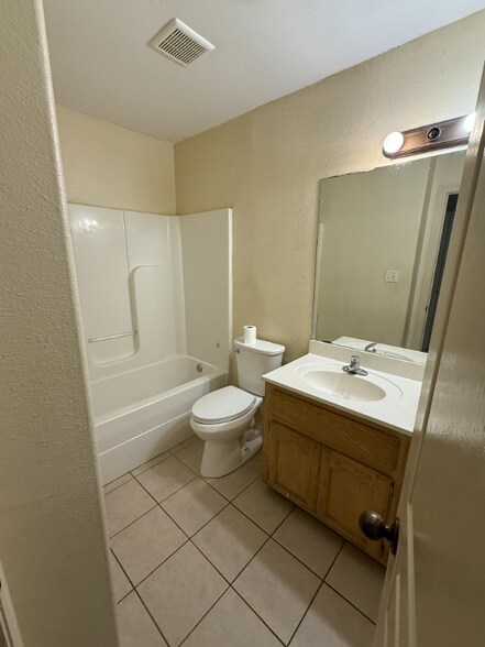 Building Photo - 606 San Antonio Ave