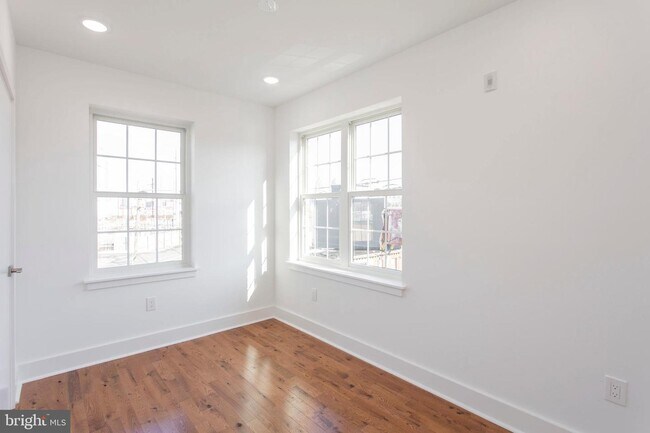 Building Photo - 1100 S 27th St