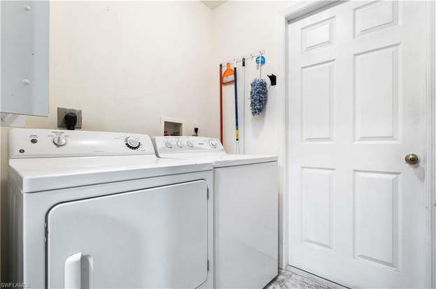 Building Photo - 703 NE 23rd Terrace