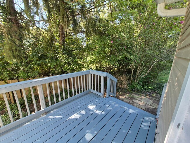 Building Photo - Large 2 story home!!