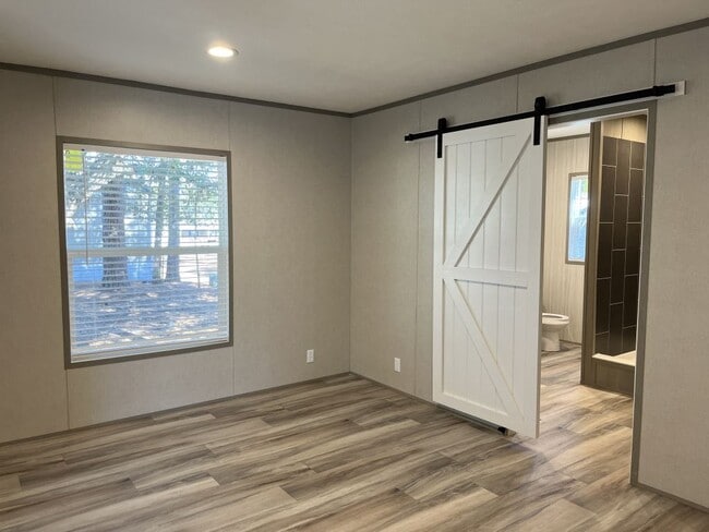 Building Photo - 220 Sequoia Dr