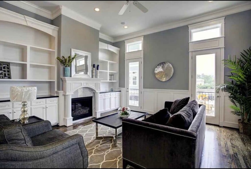 Building Photo - 2115 Bidwell Dr