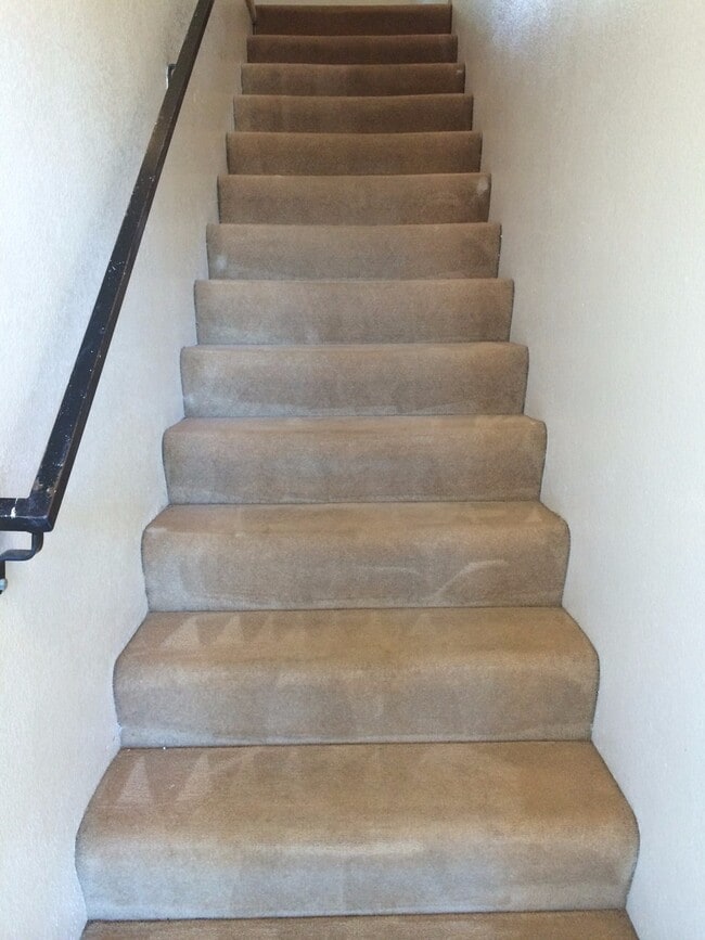 Building Photo - South Anchorage Quiet upstairs 2bedroom wi...