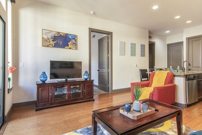 Building Photo - 5351 W Alabama St