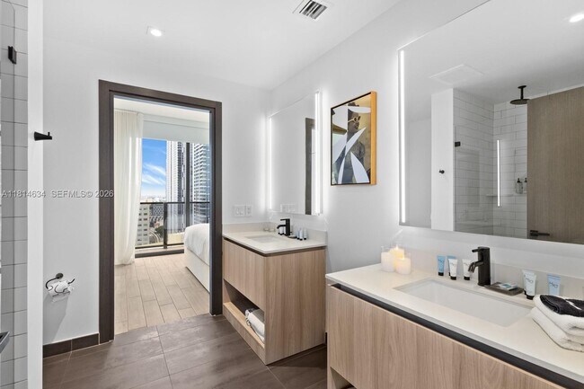 Building Photo - 398 NE 5th St