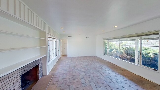 Building Photo - Spacious 2 bed / 2 bath San Roque Home! Peabody school district!