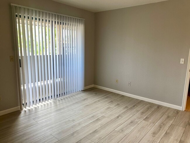 Building Photo - Spacious Two Bedroom Two Bath Condo in Tempe
