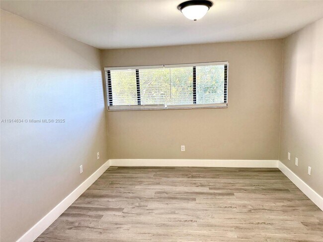 Building Photo - 9719 Hammocks Blvd